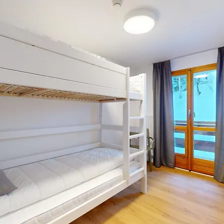 De L Ours Authentic Etage Tournay 12 Pers Guest house *