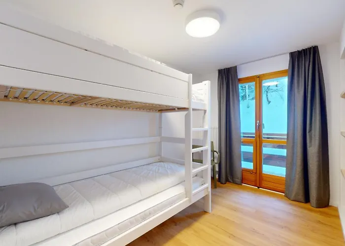 De L Ours Authentic Etage Tournay 12 Pers Pensjonat *